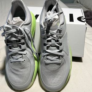 NWT Strong feel woman’s training shoes, cakes with the box.